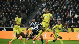 Romero lập cú đúp phút cuối, Tottenham hòa kịch tính 2-2 với Newcastle