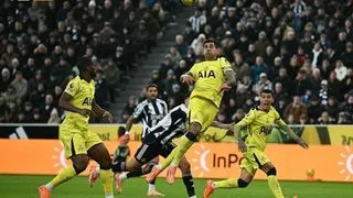 Hình ảnh cho bài Romero lập cú đúp phút cuối, Tottenham hòa kịch tính 2-2 với Newcastle