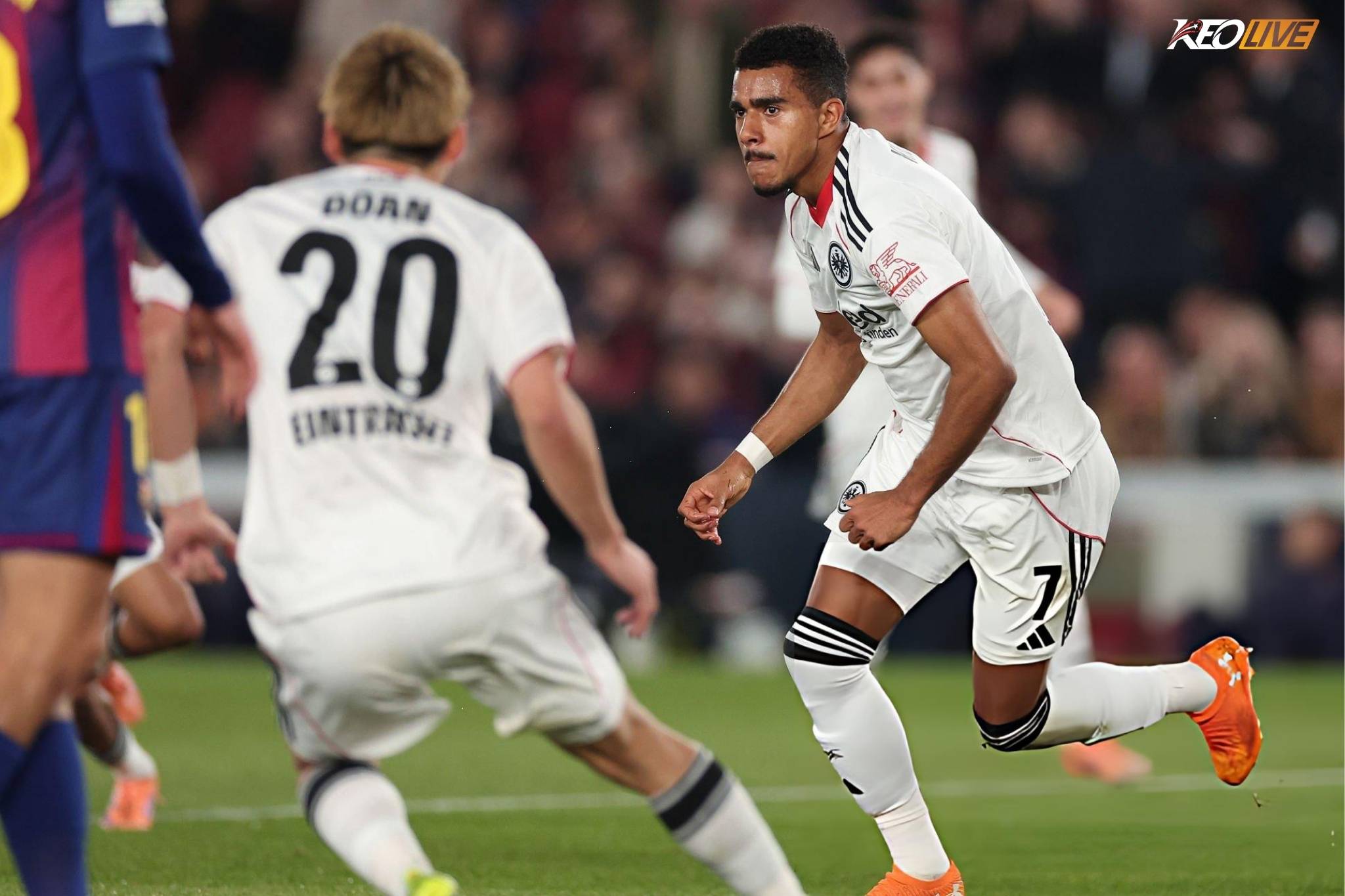 Đội khách bất ngờ có bàn mở tỉ số | Keolive