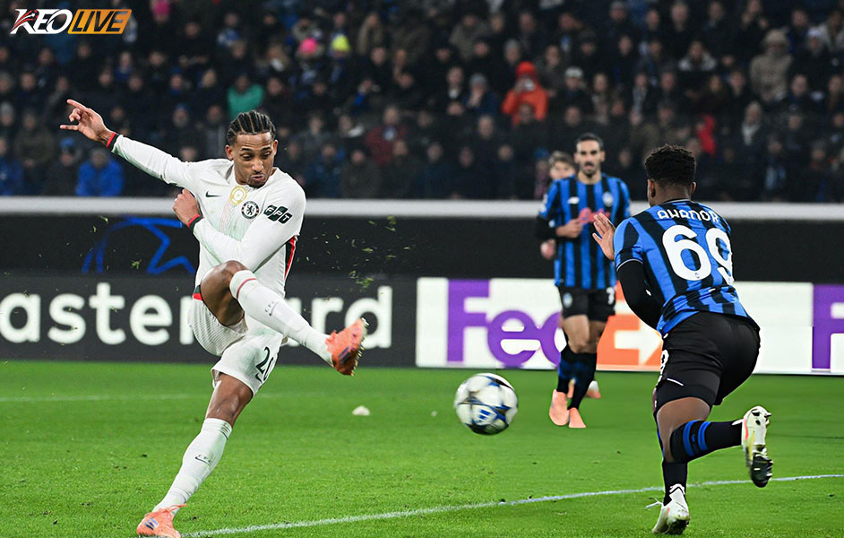 Joao Pedro mở tỉ số từ một tình huống gây tranh cãi | Keolive