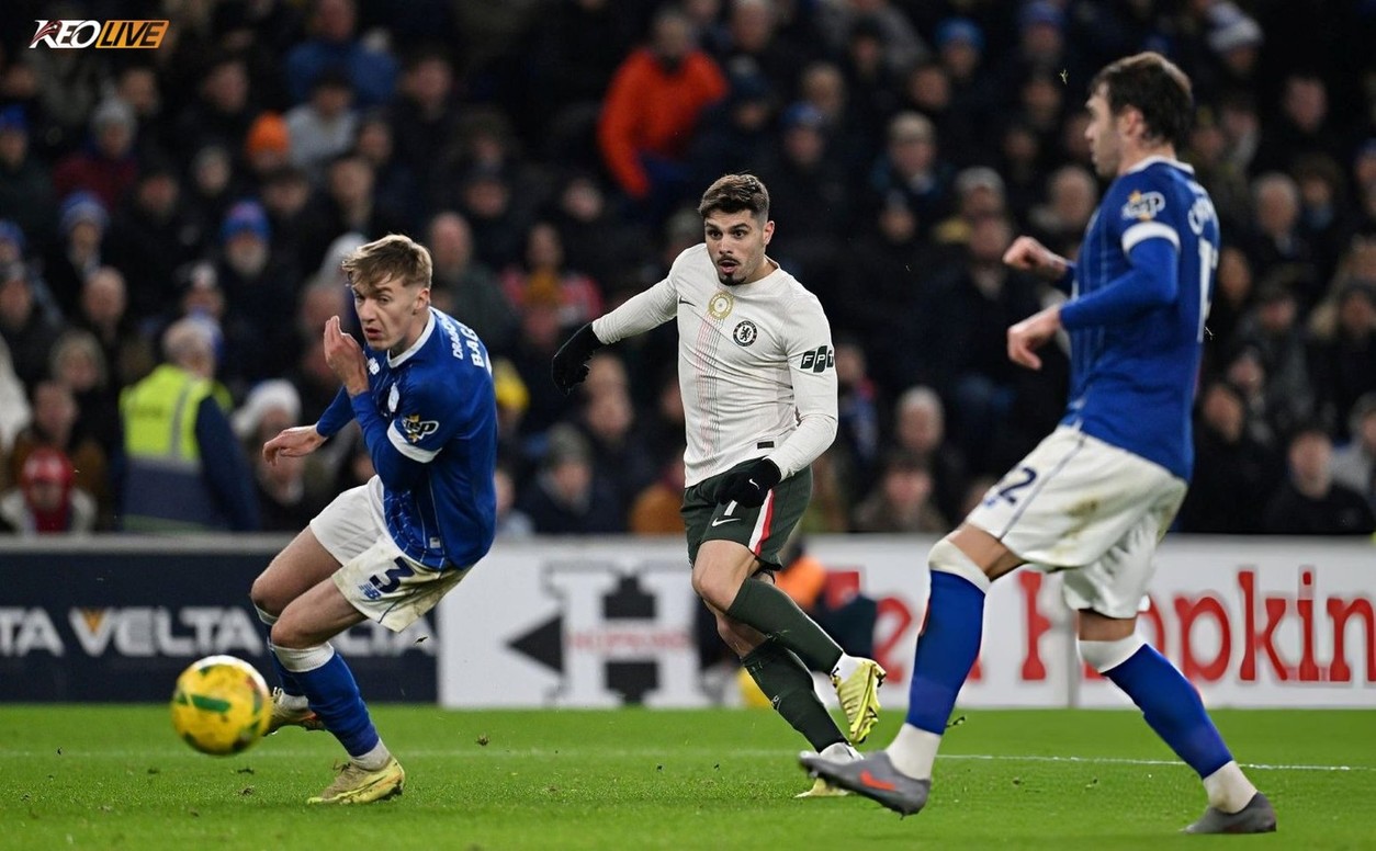 Các cầu thủ vào sân từ ghế dự bị đem về chiến thắng cho The Blues | Keolive