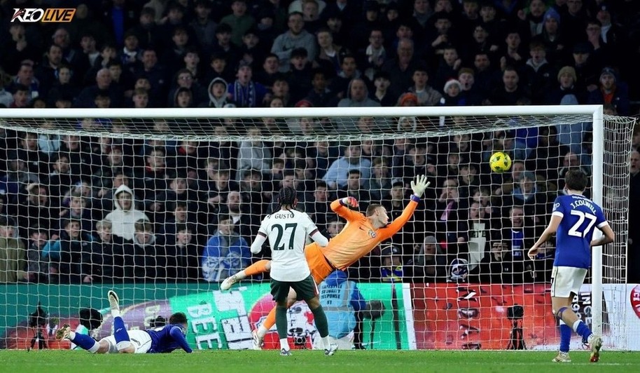 Bàn gỡ hòa của các cầu thủ Cardiff | Keolive