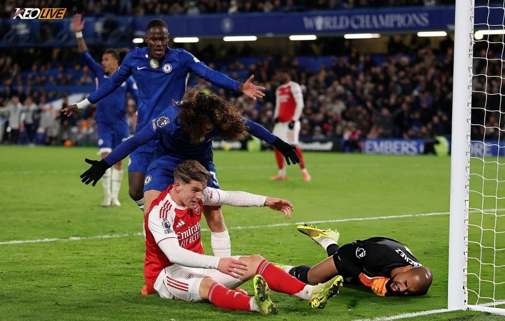 Sanchez quả cảm trong những tình huống cứu thua | Keolive