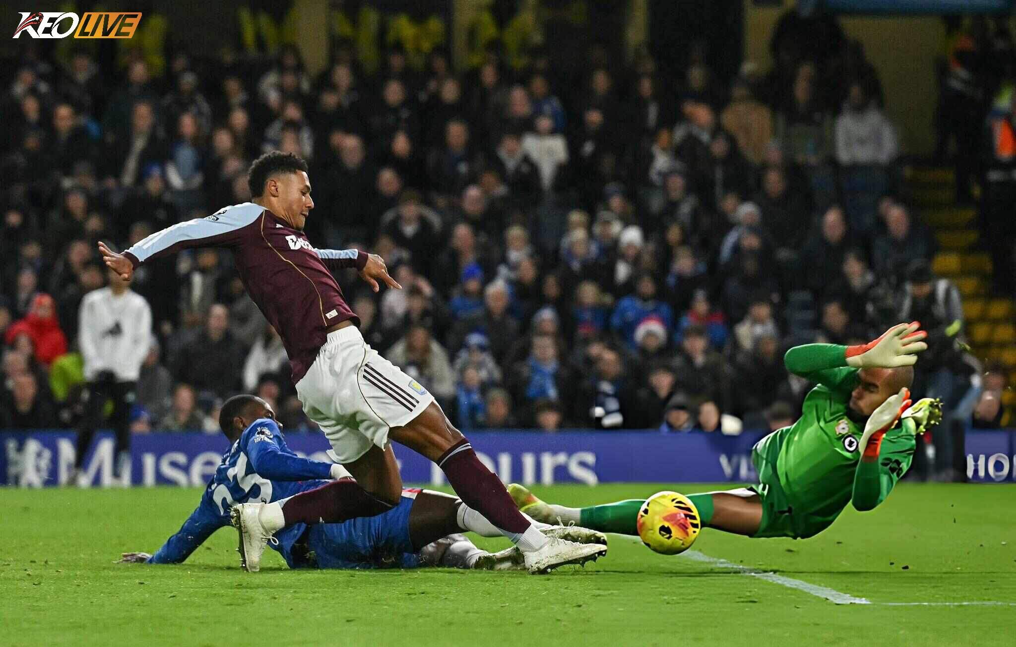 Bàn gỡ hòa có phần may mắn của Watkins | Keolive