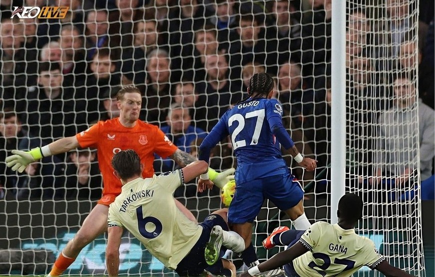 Bàn nhân đôi cách biệt đến ngay phút bù giờ hiệp 1 | Keolive