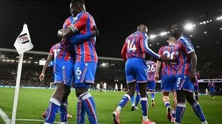 Hình ảnh cho bài Guehi ghi bàn phút cuối đưa Crystal Palace vào top 4