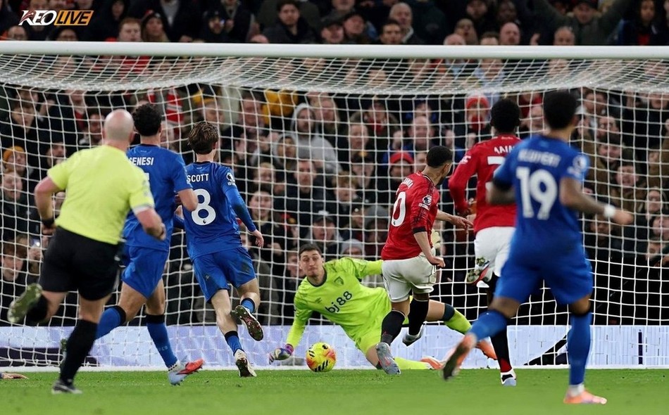 Cunha tái lập thế dẫn bàn cho Quỷ Đỏ | Keolive