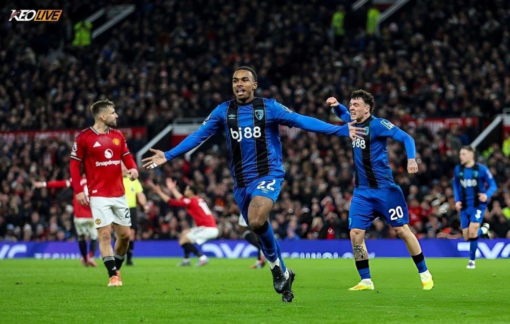 Hàng thủ hớ hênh một lần nữa khiến ManU phải trả giá | Keolive