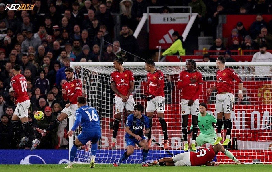 Cú sút phạt của Tavernier đưa The Cherries vươn lên dẫn 3-2 | Keolive