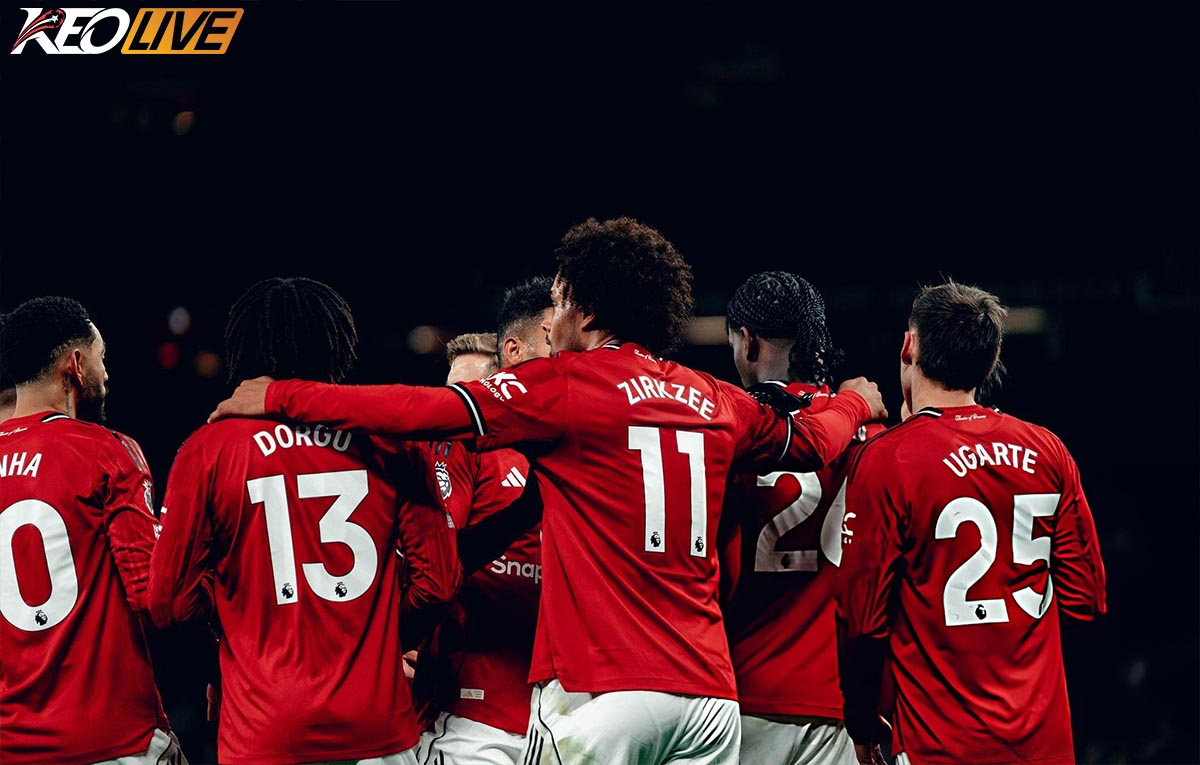 Zirkzee mở tỉ số cho đội chủ sân Old Trafford | Keolive