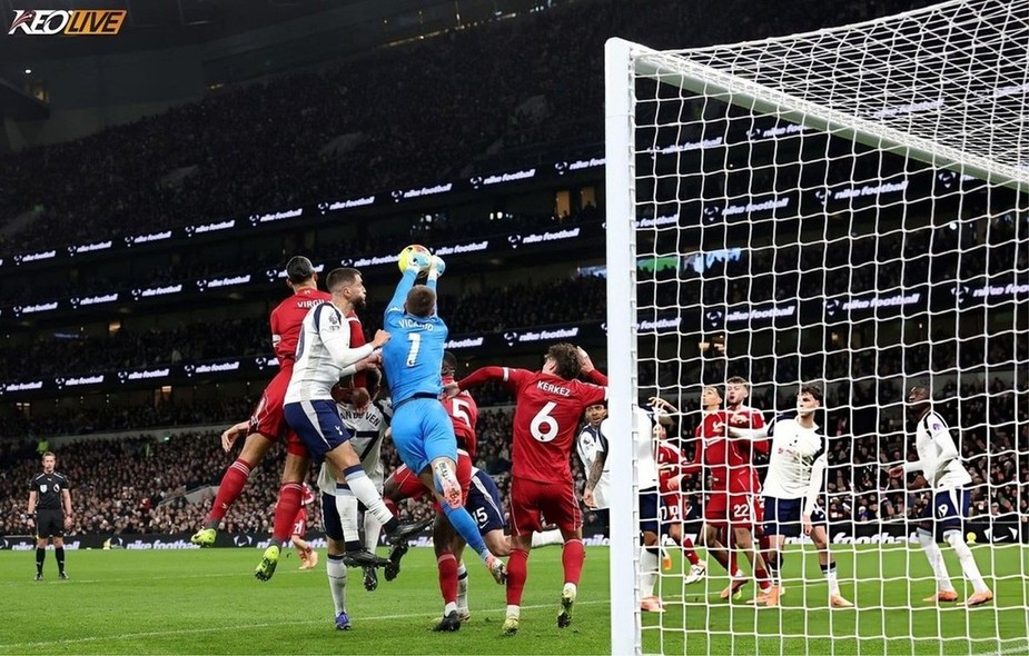 Trận đấu vất vả của cả hai thủ môn | Keolive