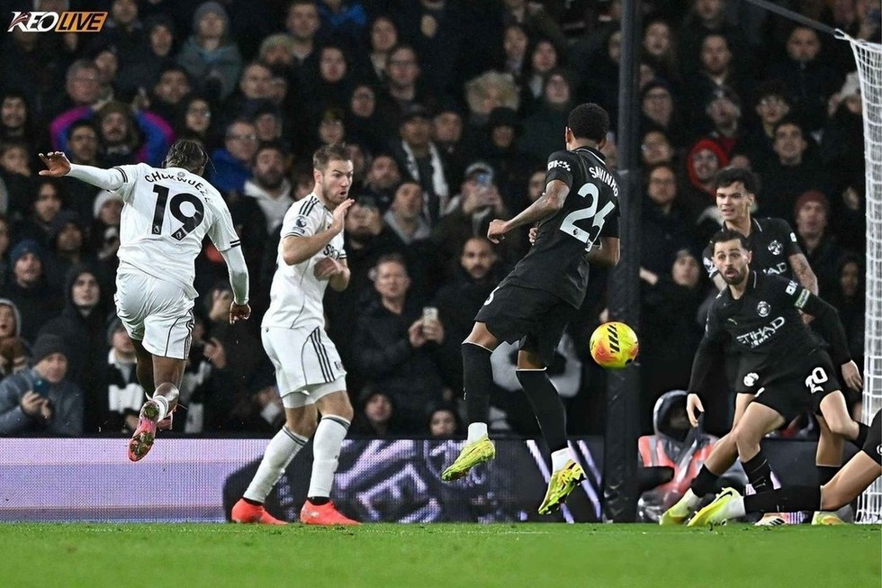 Chukwueze khiến trận đấu trở nên căng thẳng với hai bàn liên tiếp | Keolive