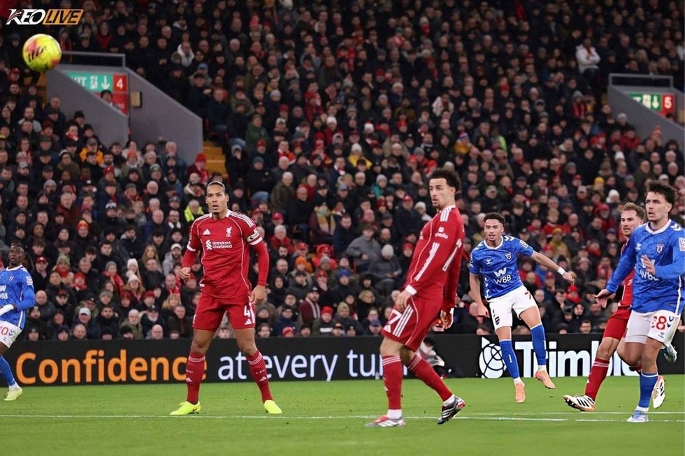 Đội khách vượt lên dẫn trước với bàn thắng của Talbi | Keolive