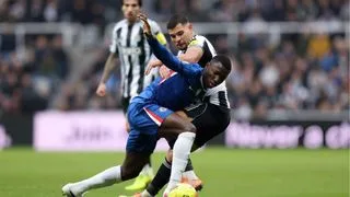 Hình ảnh cho bài Newcastle 2-2 Chelsea: 4 bàn thắng và cơn mưa thẻ phạt