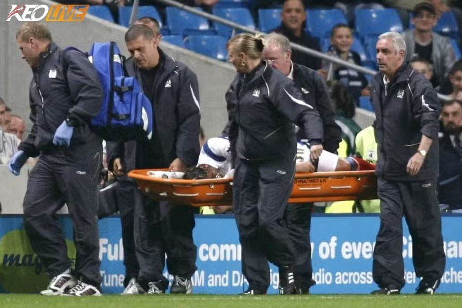 Pedro Mendes bất tỉnh và co giật trên đường tới bệnh viện | Keolive