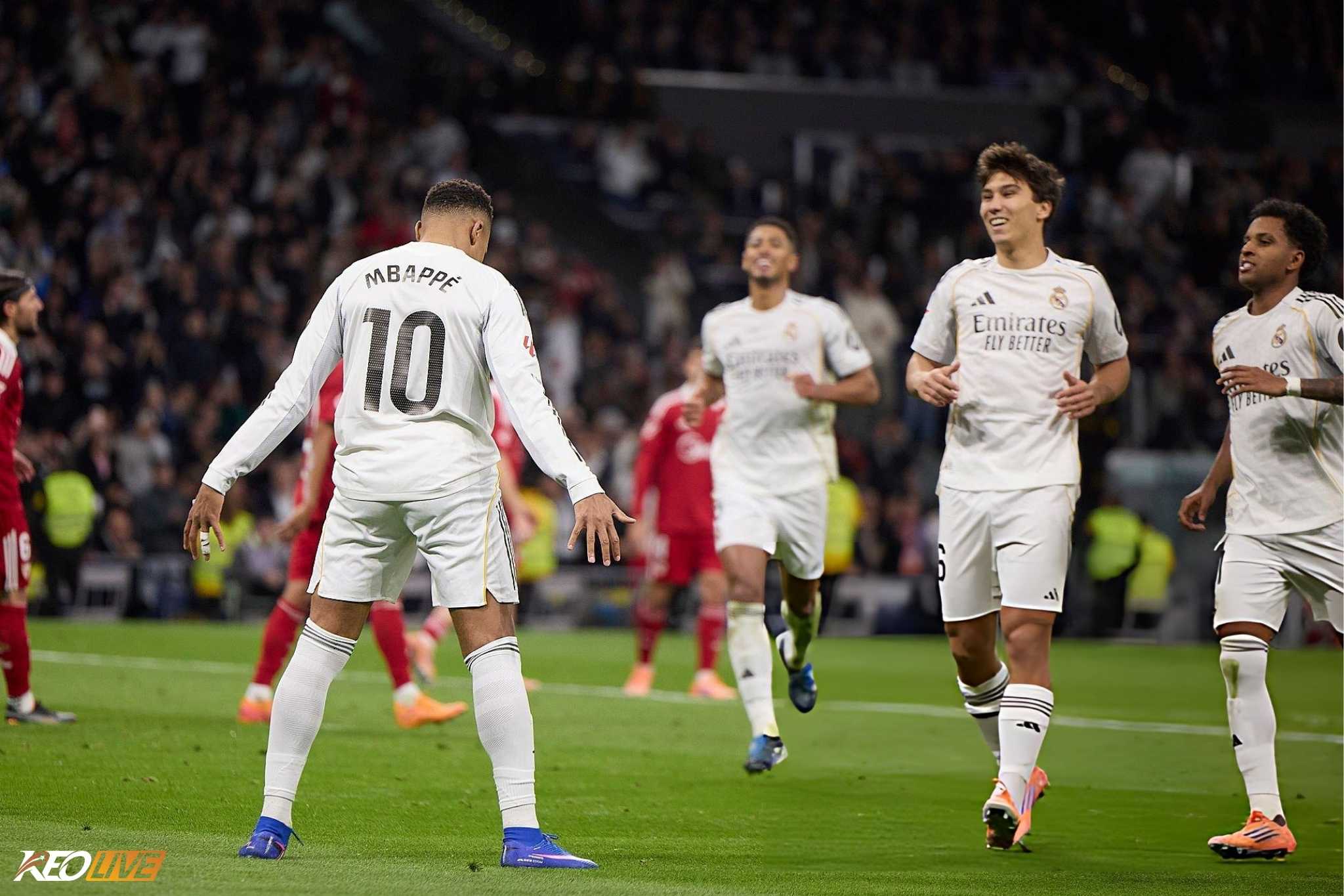 Mbappe ăn mừng bàn thắng theo phong cách SIUUU của CR7 | Keolive