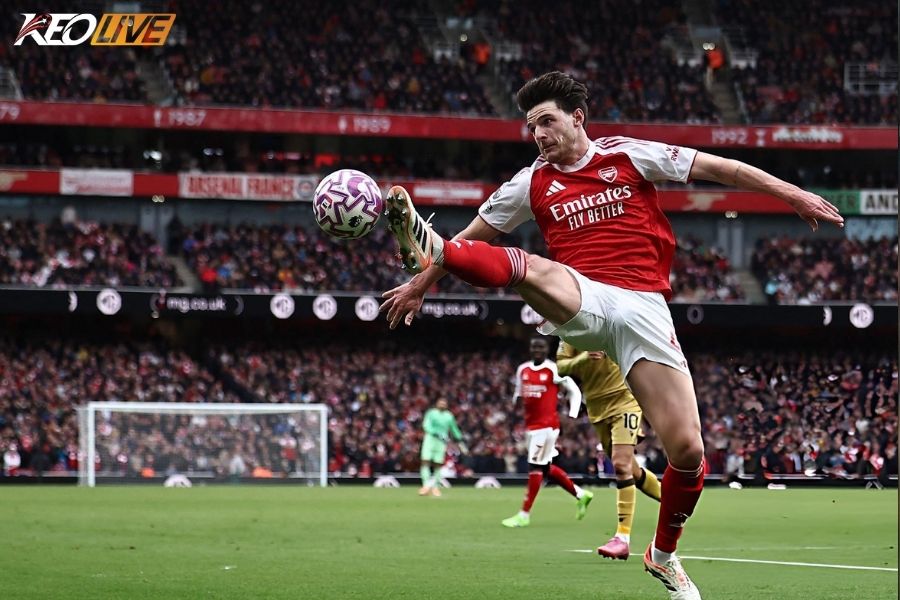 Stephen Warnock từng mô tả Rice là “cầu thủ xuất sắc nhất giải đấu” | Keolive