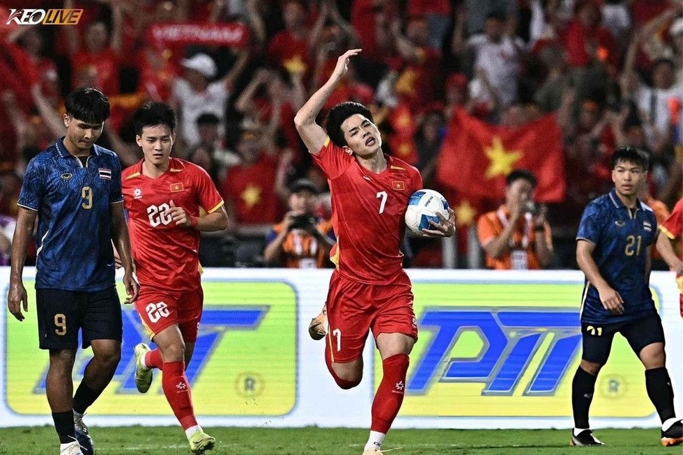 Bàn rút ngắn tỉ số ngay đầu hiệp 2 đem lại sự tự tin cho các cầu thủ Việt Nam | Keolive