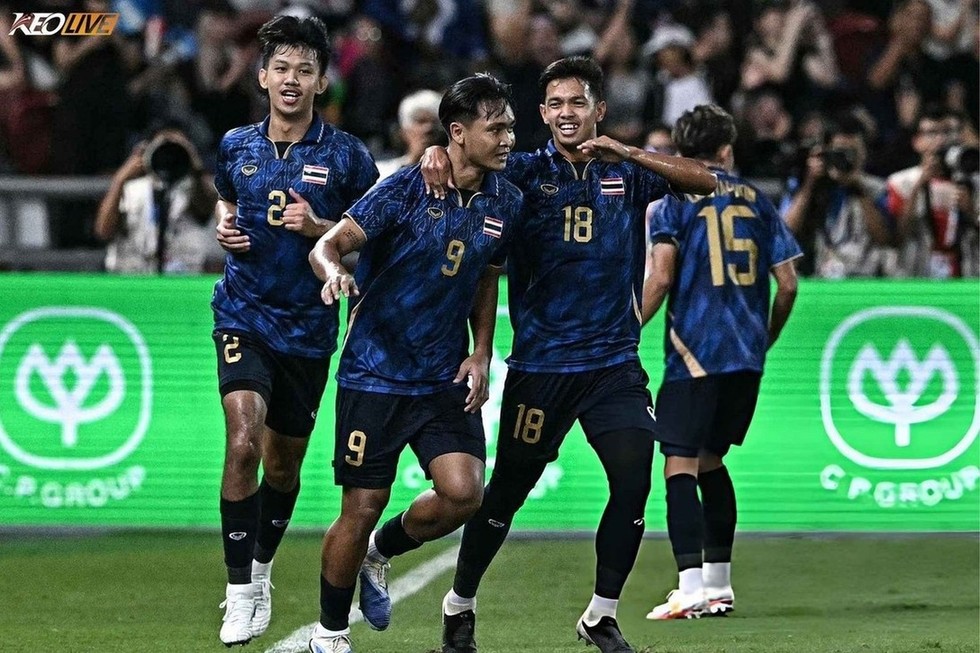 Thái Lan chơi lấn lướt và có 2 bàn dẫn trước trong hiệp 1 | Keolive