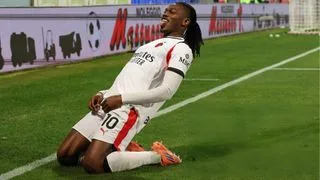 Hình ảnh cho bài Leão ghi bàn quyết định, AC Milan tạm vươn lên đầu Serie A