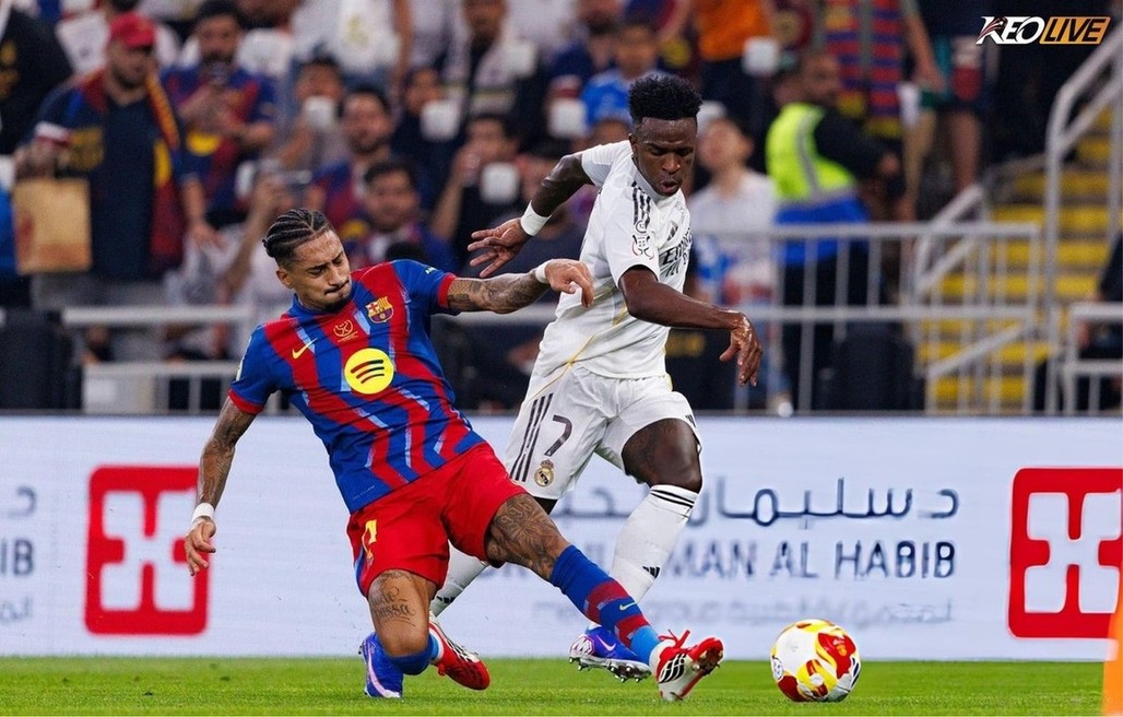 Pha solo ghi bàn ở tầm 'world class' của Vinicius | Keolive