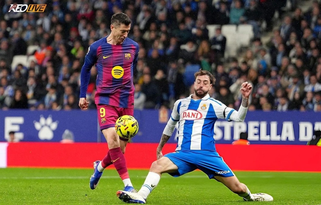 Bàn nâng tỉ số lên 2-0 đầy đẳng cấp của Lewy | Keolive