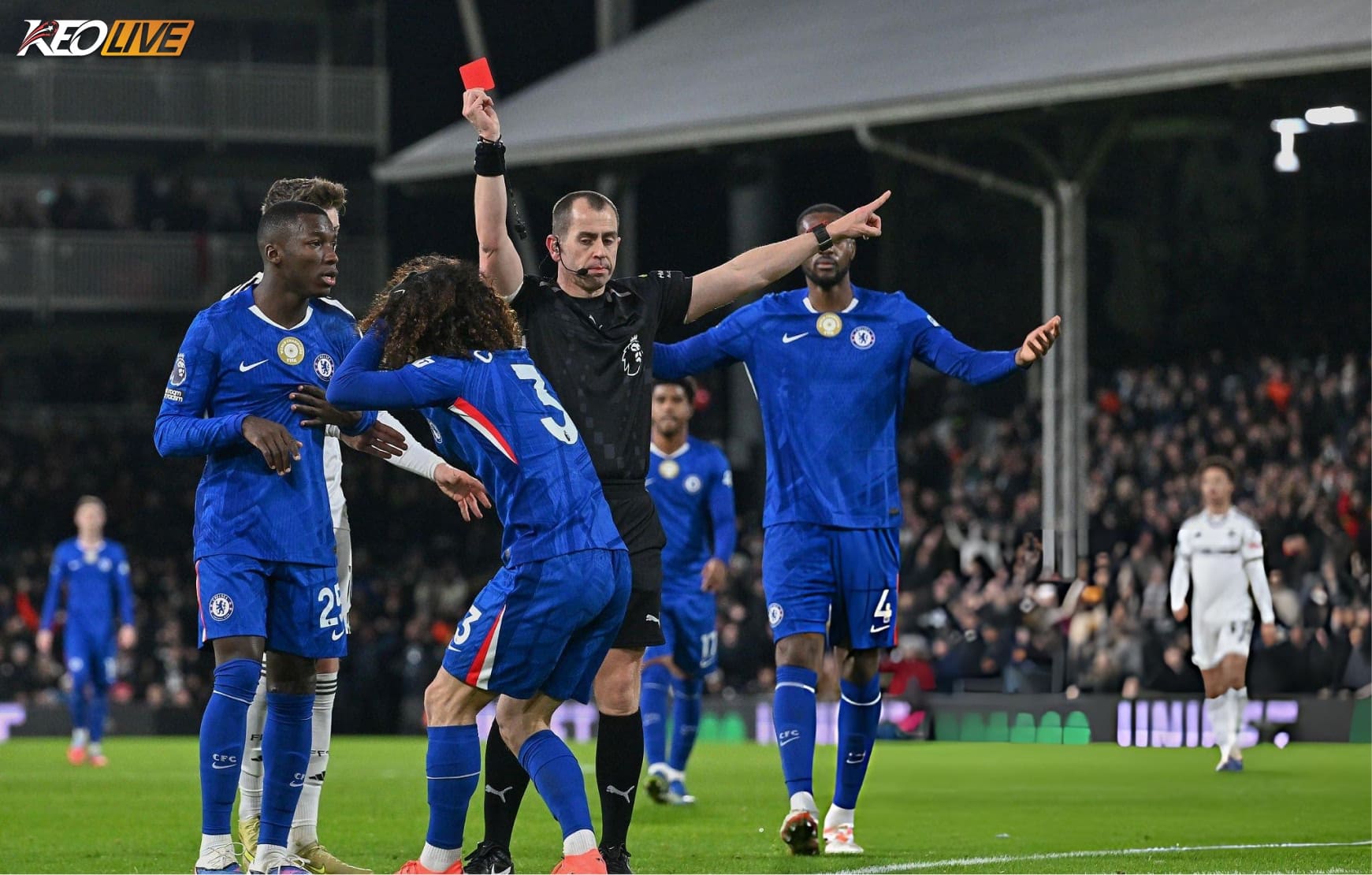 Cucurella là thành viên tiếp theo của biệt đội "đi tắm sớm" | Keolive