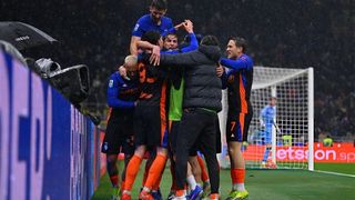 Nerazzurri ngược dòng huỷ diệt Pisa, xây chắc ngôi đầu