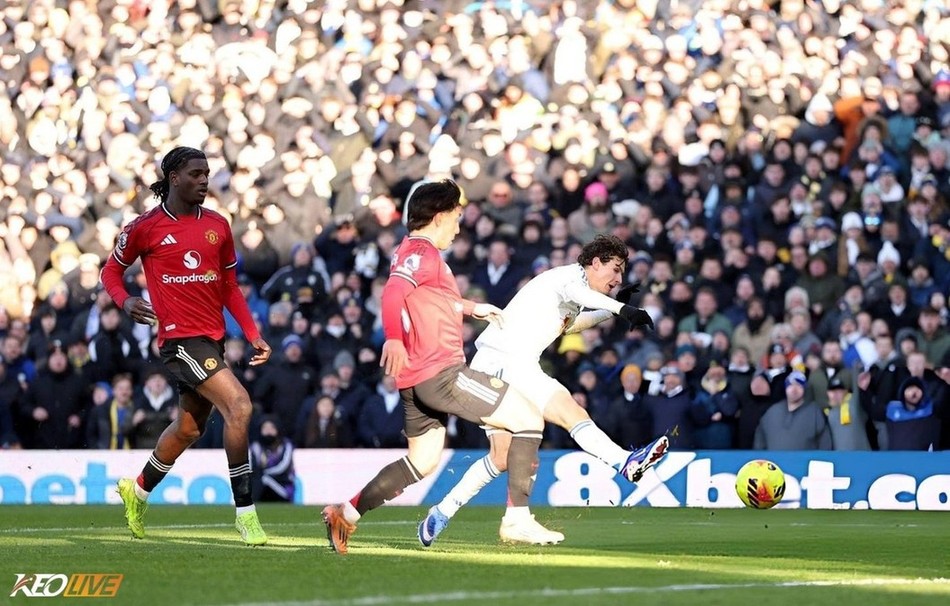 Leeds vượt lên dẫn trước | Keolive