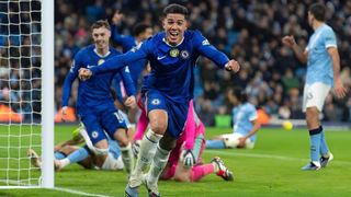 Fernández ghi bàn phút 90+4, Chelsea cầm hòa Man City tại Etihad