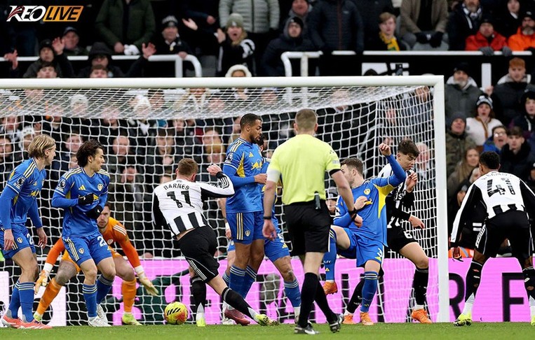Khoảnh khắc bùng nổ của Barnes ấn định chiến thắng 4-3 cho Newcastle | Keolive
