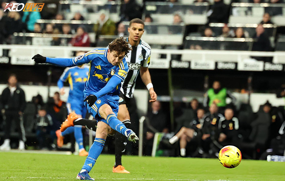 Aaronson lập cú đúp đưa Leeds lần thứ dẫn trước | Keolive