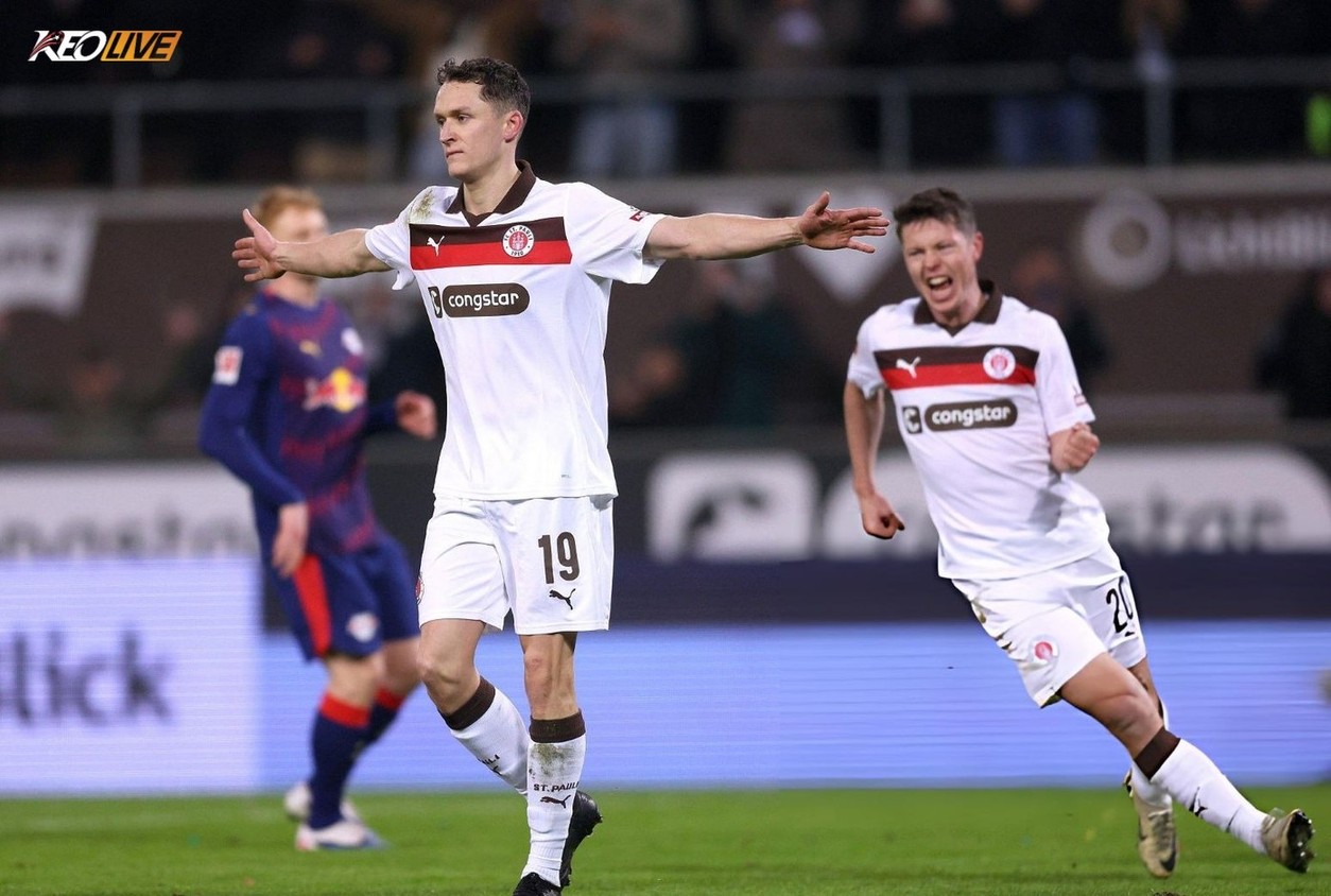 Pha lập công phút bù giờ của Kaars giúp St.Pauli giữ lại 1 điểm | Keolive