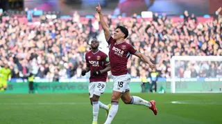 Hình ảnh cho bài Thi đấu bùng nổ trên sân nhà, Hammers có cơ hội thoát nhóm nguy hiểm