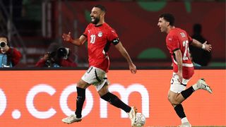 Attia cùng Salah tỏa sáng ở hiệp phụ, Ai Cập vượt Benin vào tứ kết CAN