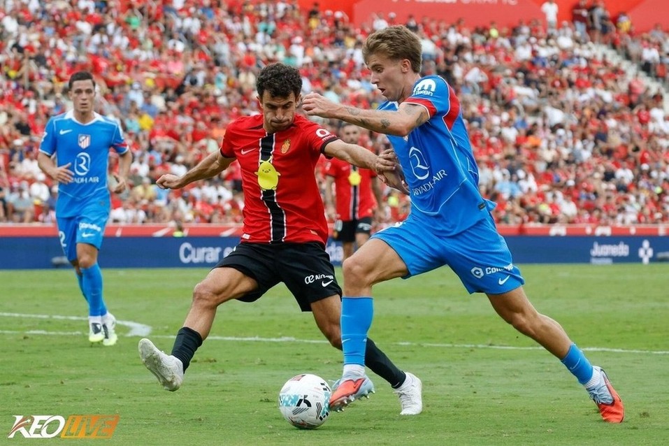 Ở lượt đi màu này, hai đội đã khép lại với tỷ số 1-1 | Keolive