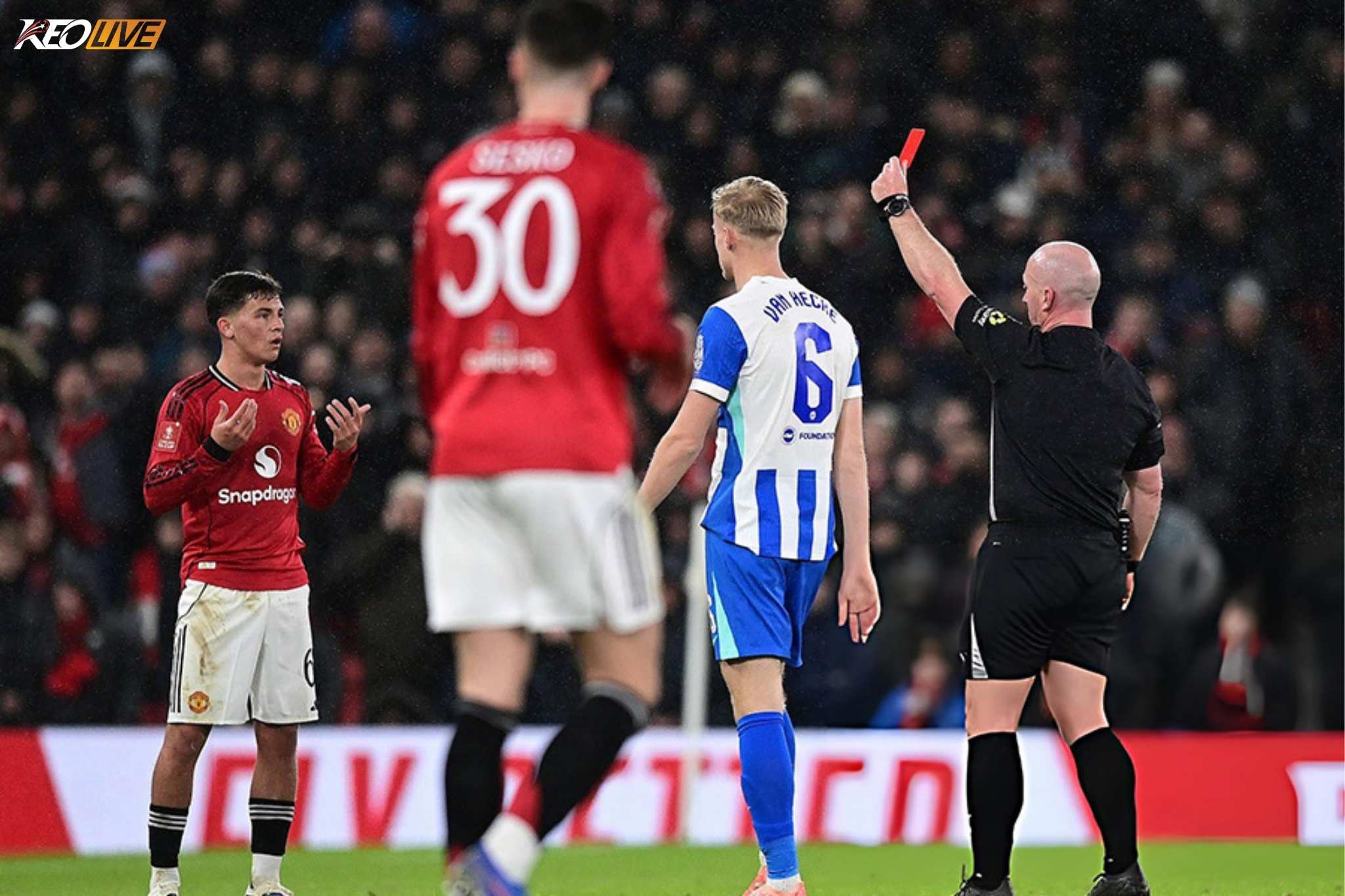 Thẻ đó của Lacey dập tắt hoàn toàn mọi hy vọng của đội chủ nhà | Keolive