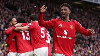 Hình ảnh cho bài Màn ra quân hoàn hảo của Michael Carrick, thành Manchester hôm nay màu đỏ