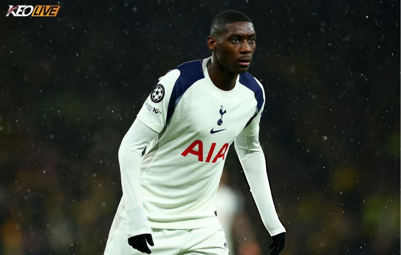 Randal Kolo Muani gặp tai nạn xe hơi trên đường ra sân bay | Keolive