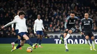 Hình ảnh cho bài Buendia tỏa sáng, Aston Villa loại Tottenham khỏi FA Cup