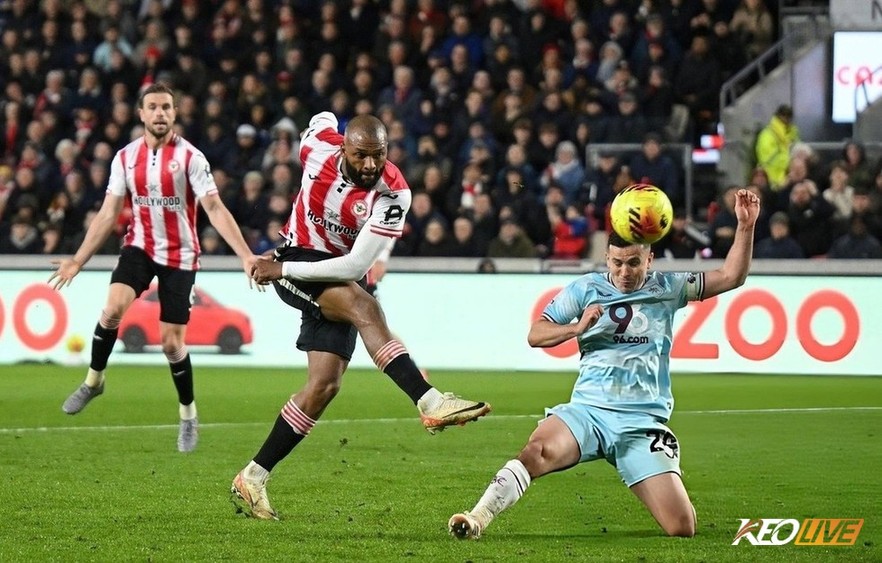 Burnley vs Brentford đang nằm ở hai thái cực hoàn toàn trái ngược của bảng xếp hạng | Keolive