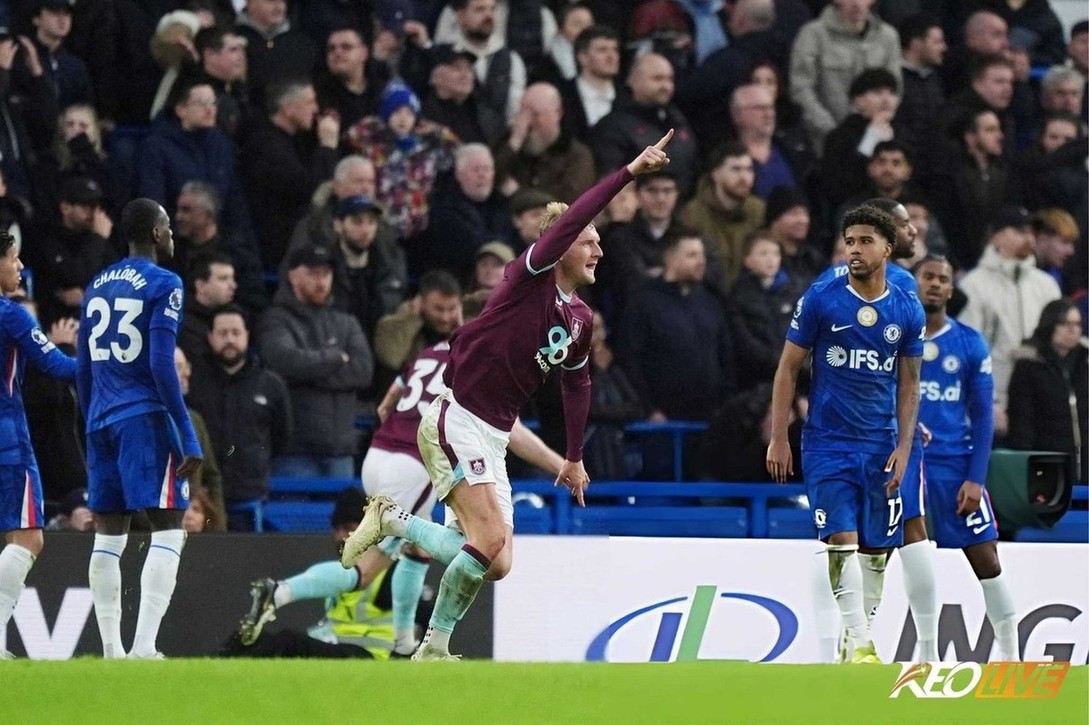 Pha làm bàn phút 90+3 đem về 1 điểm quý giá cho Burnley | Keolive