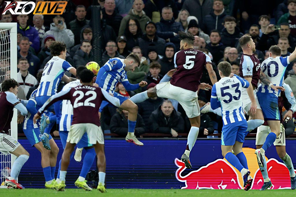 Pha đánh đầu của Mings chạm người Hinshelwood đi thẳng vào lưới | Keolive