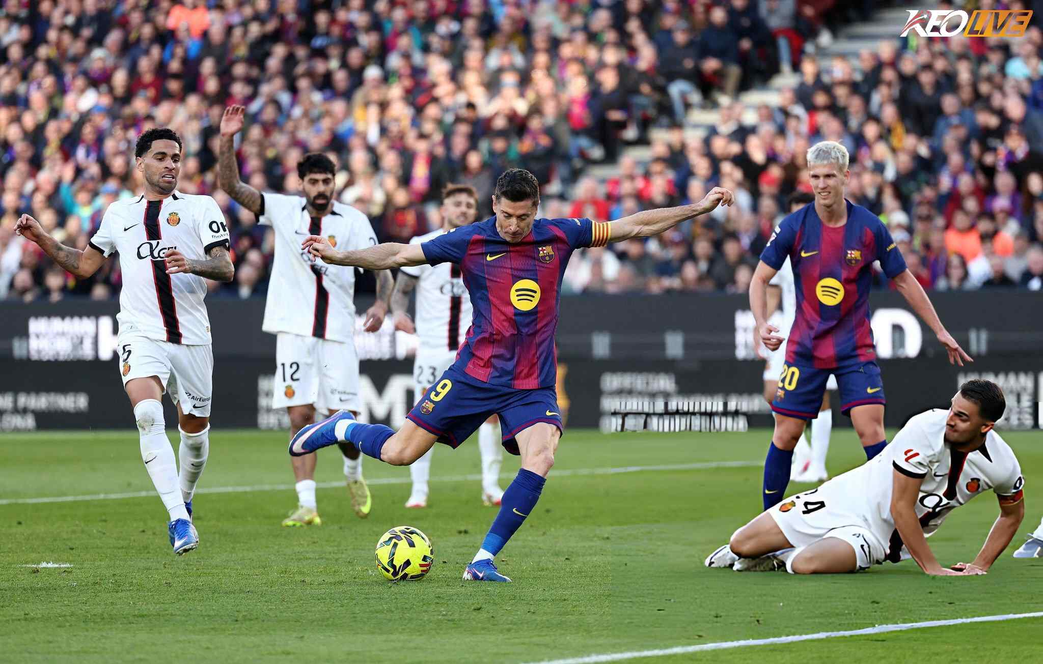 Lewandowski khai thông thế bế tắc từ một pha bóng nhạy cảm trong vòng cấm | Keolive