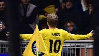 Hình ảnh cho bài Knutsen viết lịch sử cho bóng đá Na Uy tại San Siro