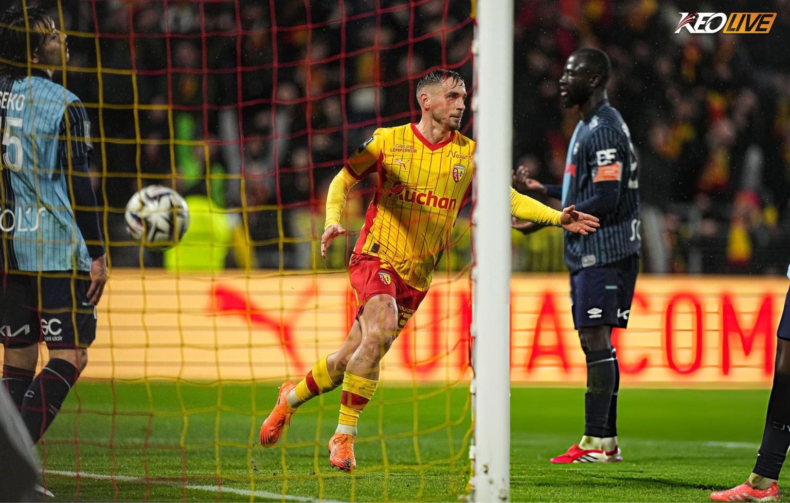 Lens tiếp tục tạo ra cuộc đua song mã với PSG | Keolive