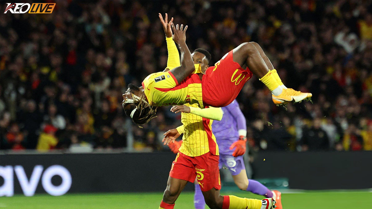 Lens đang cho thấy dáng vẻ của một đội bóng lớn dù thi đấu thiếu người | Keolive