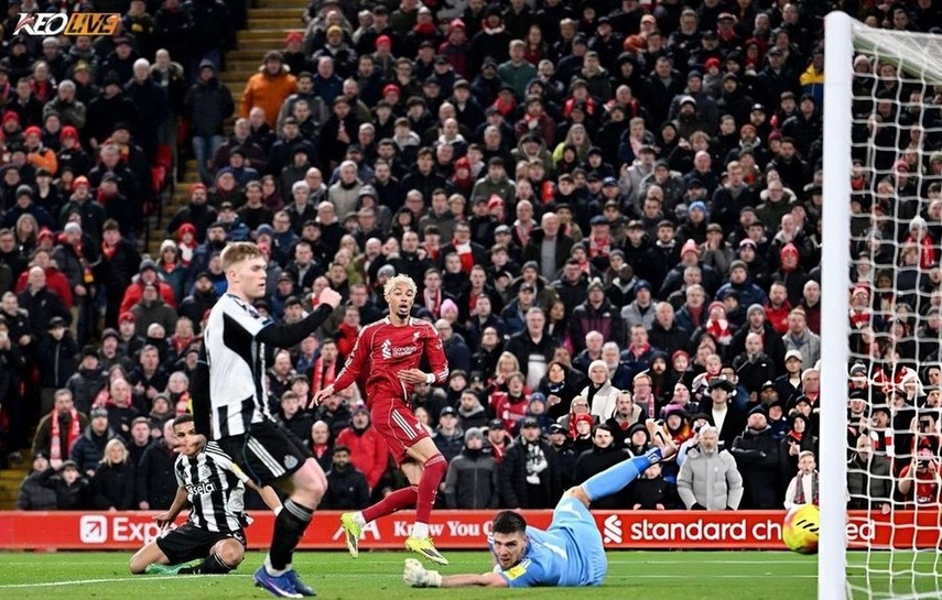 Cú đúp của Ekitike đưa Liverpool ngược dòng ngay trong hiệp 1 | Keolive