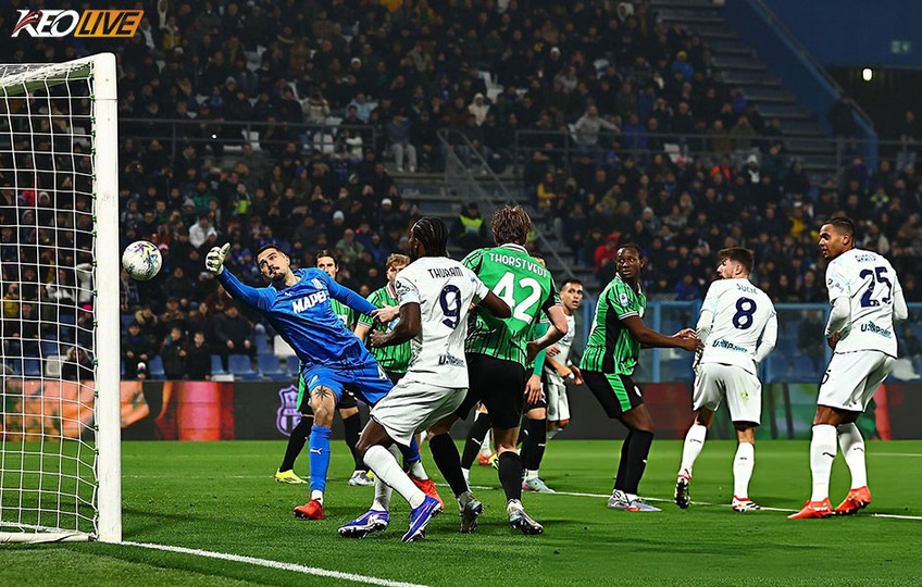 Akanji dập tắt mọi hy vọng của đội chủ nhà với bàn thắng thứ 4 | Keolive