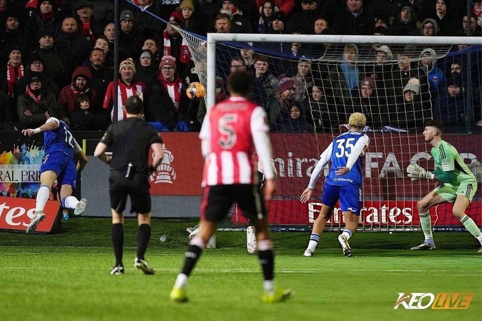 Nỗ lực phá bóng của Heathcote vô tình lại trở thành bàn phản lưới nhà | Keolive